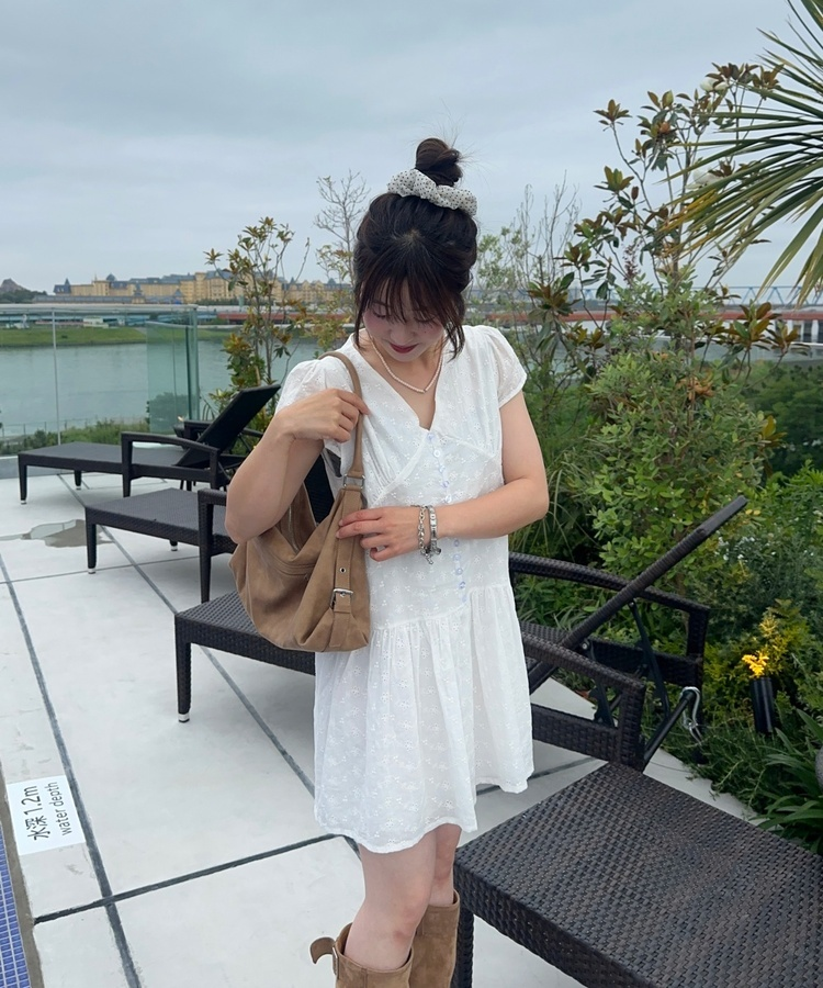펀칭 브이넥 미니원피스 아이보리