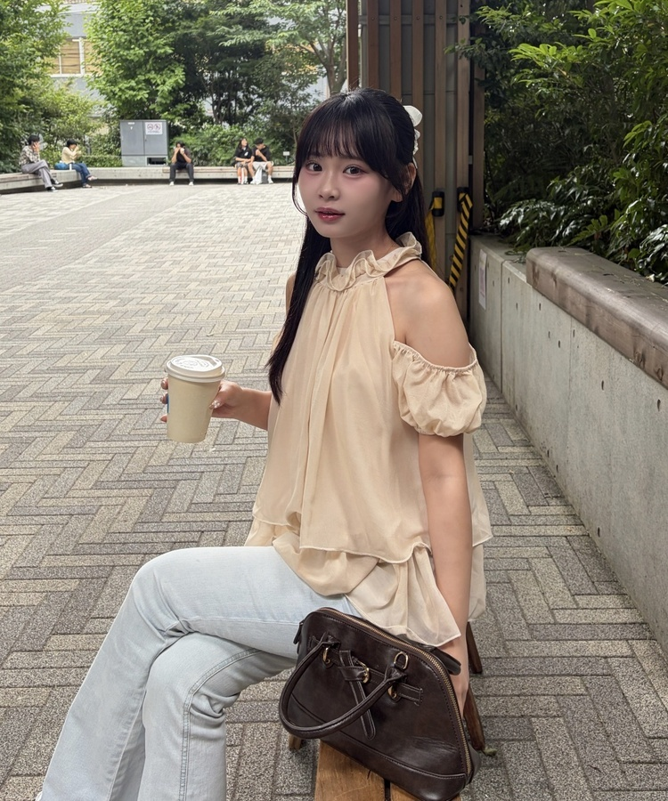 플레어 홀터 오프숄더 블라우스 베이비핑크