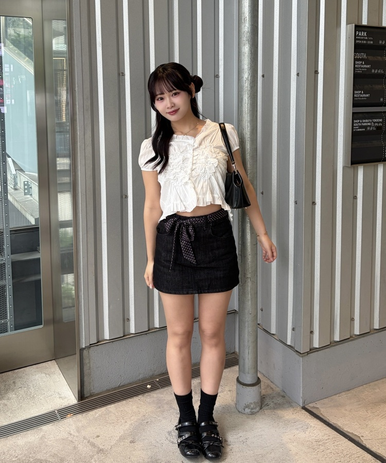 프릴 셔링 반팔 블라우스 화이트