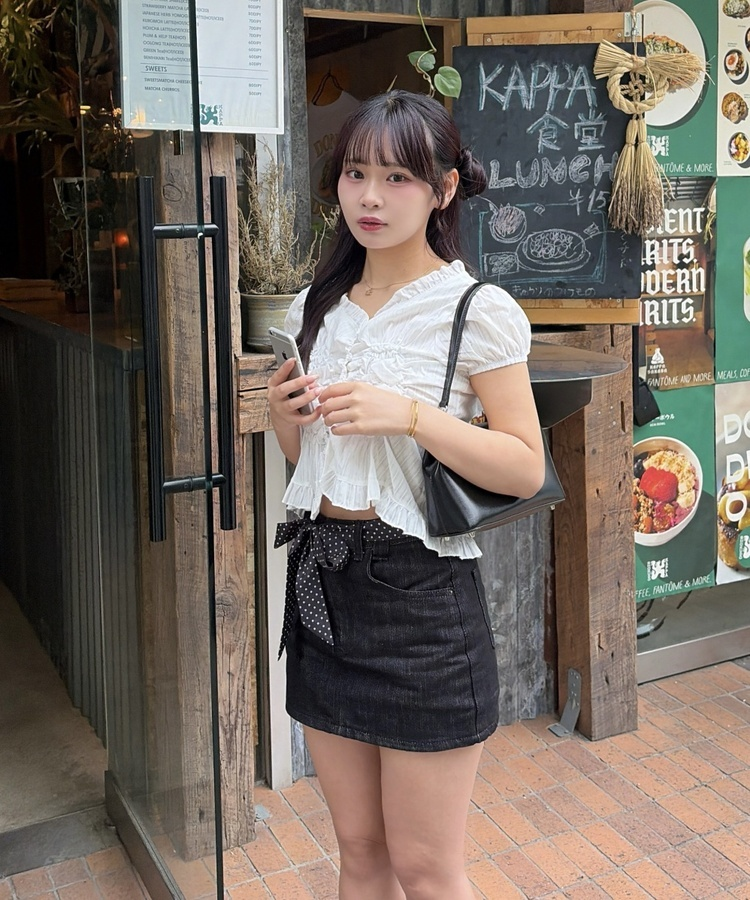 프릴 셔링 반팔 블라우스 화이트