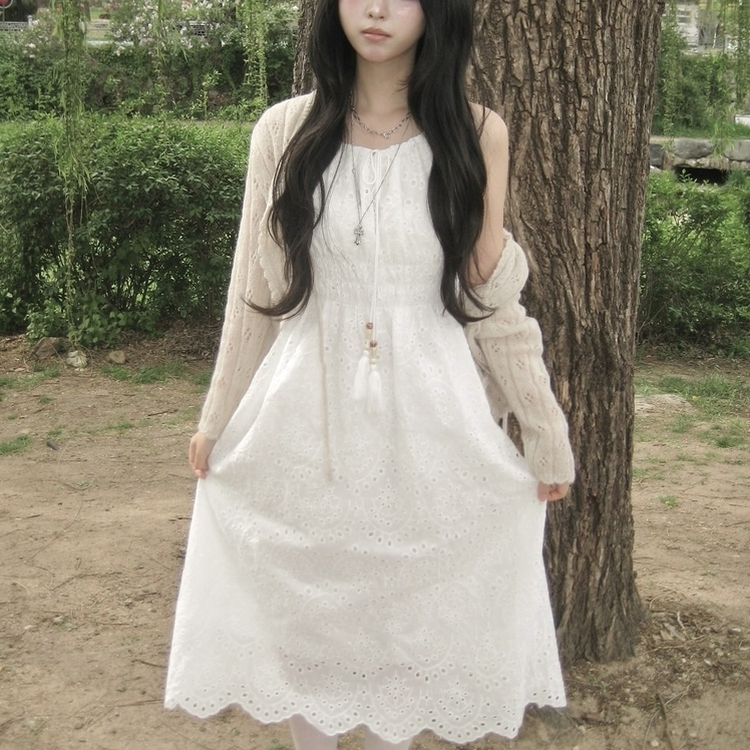 시원소재 끈조절 테슬 리본 레이스 펀칭 나시 민소매 롱원피스 화이트