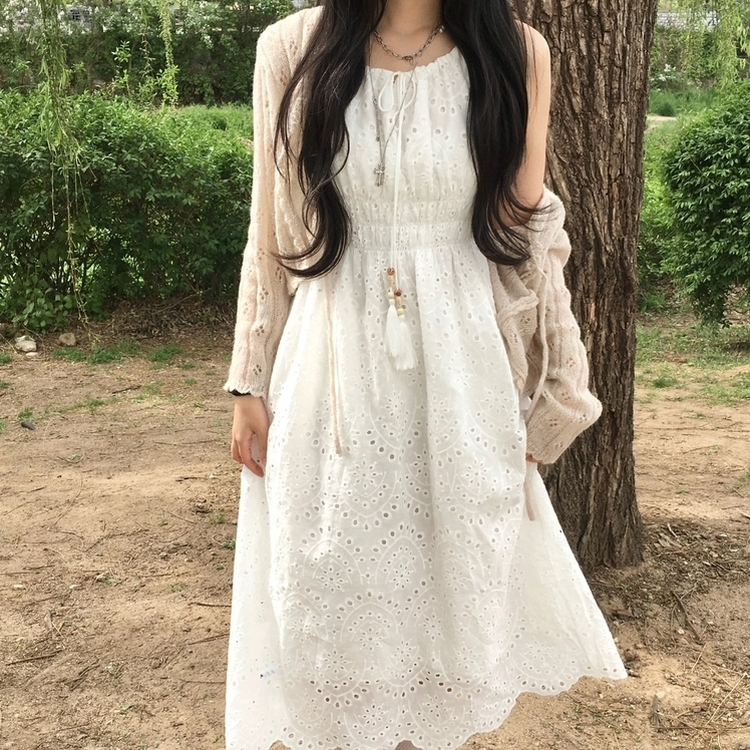 시원소재 끈조절 테슬 리본 레이스 펀칭 나시 민소매 롱원피스 화이트