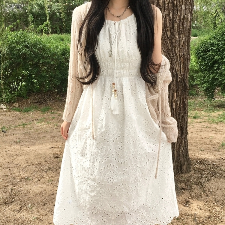 시원소재 끈조절 테슬 리본 레이스 펀칭 나시 민소매 롱원피스 화이트
