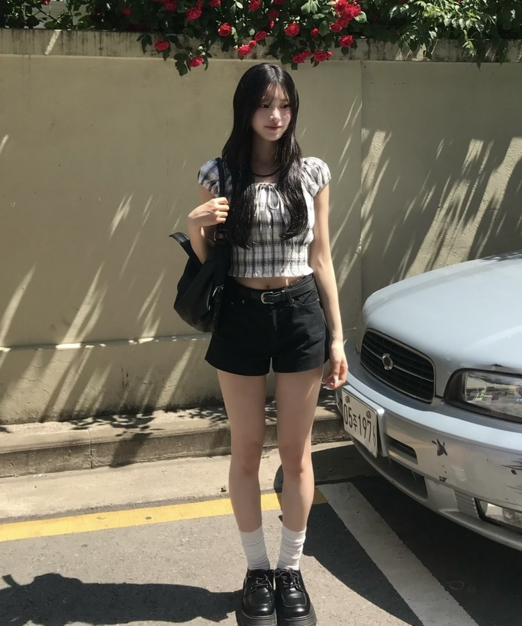 크롭 기장 체크 블라우스 아이보리