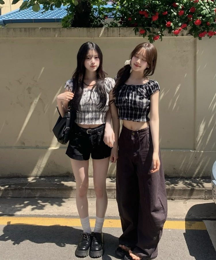 크롭 기장 체크 블라우스 아이보리