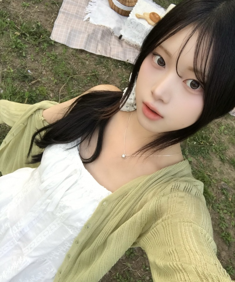 펀칭 시스루 크롭 가디건 올리브
