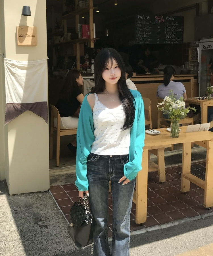 플라워 V넥 크롭 캐미솔 아이보리