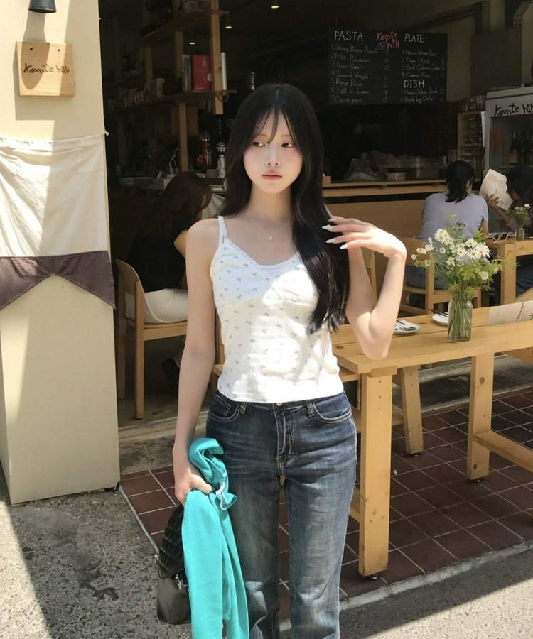 플라워 V넥 크롭 캐미솔 아이보리