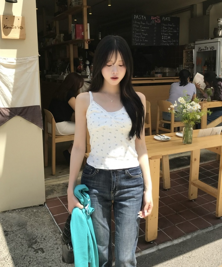 플라워 V넥 크롭 캐미솔 아이보리