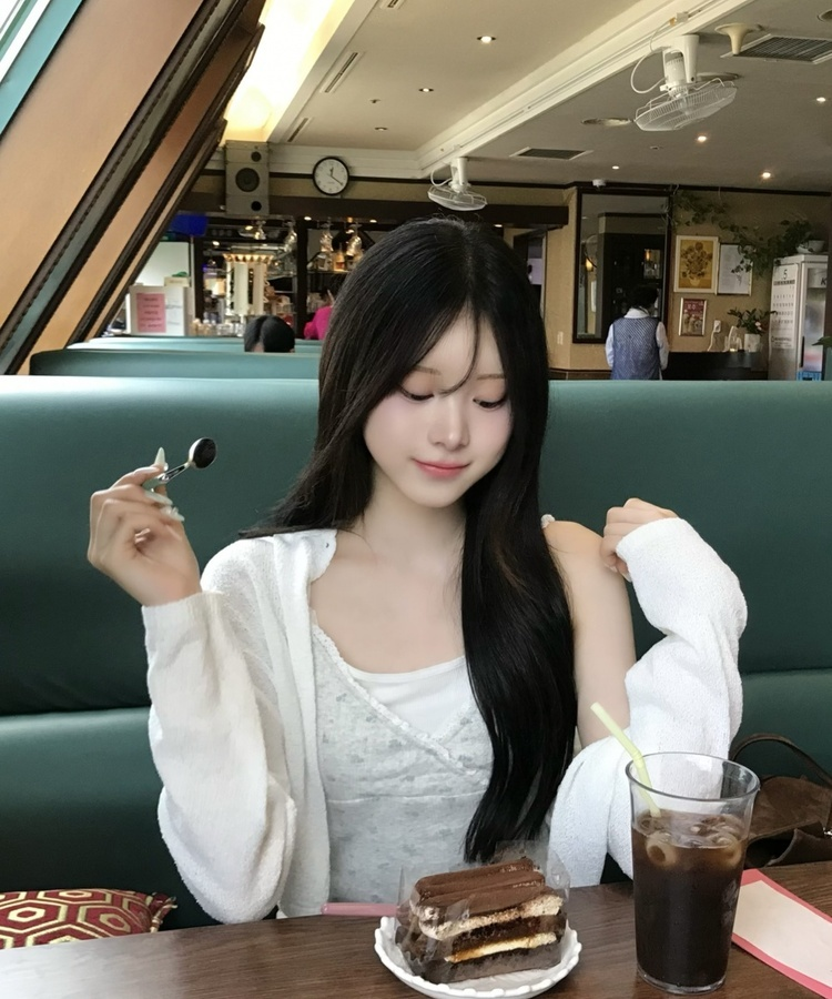 플라워 V넥 크롭 캐미솔 회색