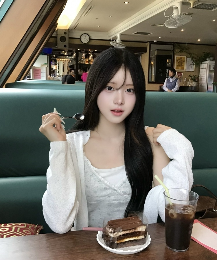 플라워 V넥 크롭 캐미솔 회색