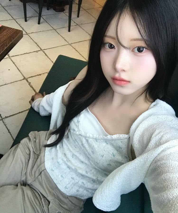 플라워 V넥 크롭 캐미솔 회색