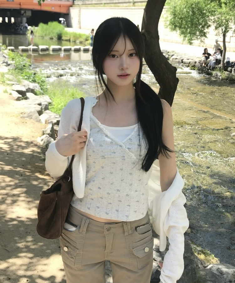 플라워 V넥 크롭 캐미솔 회색