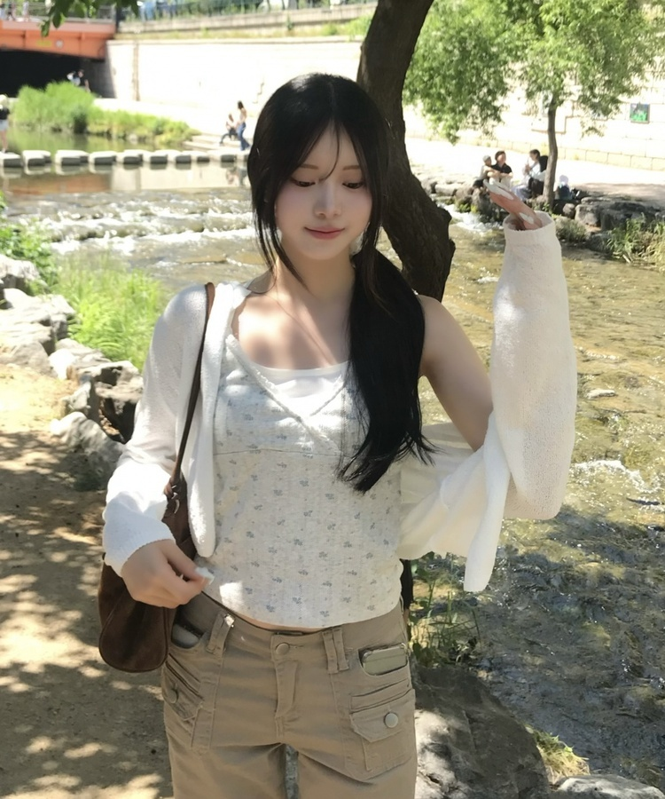 플라워 V넥 크롭 캐미솔 회색