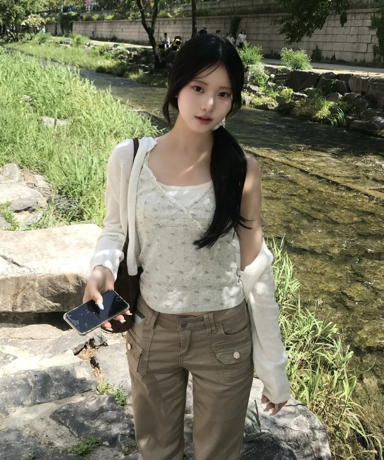 플라워 V넥 크롭 캐미솔 회색