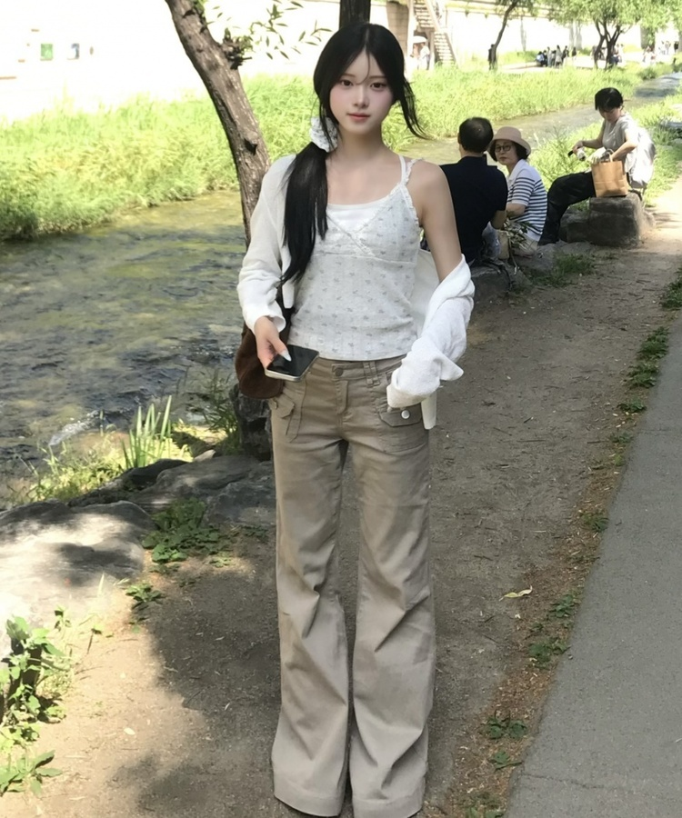 플라워 V넥 크롭 캐미솔 회색