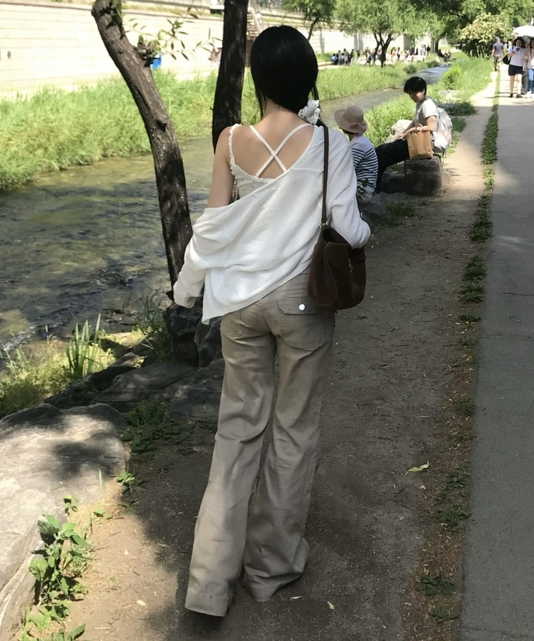 플라워 V넥 크롭 캐미솔 회색