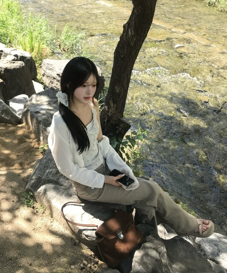 플라워 V넥 크롭 캐미솔 회색