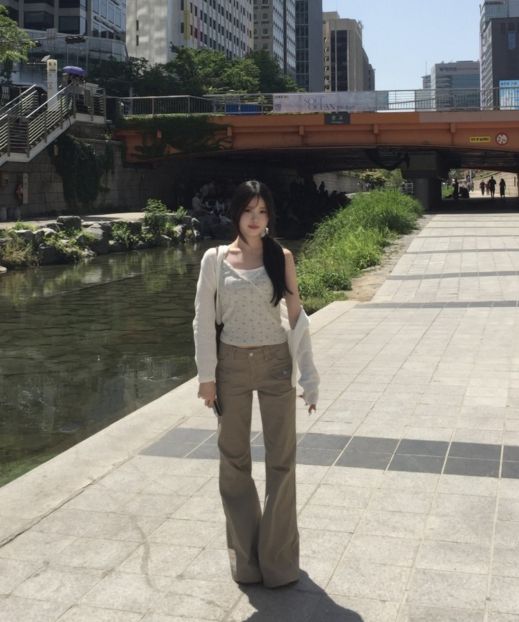 플라워 V넥 크롭 캐미솔 회색