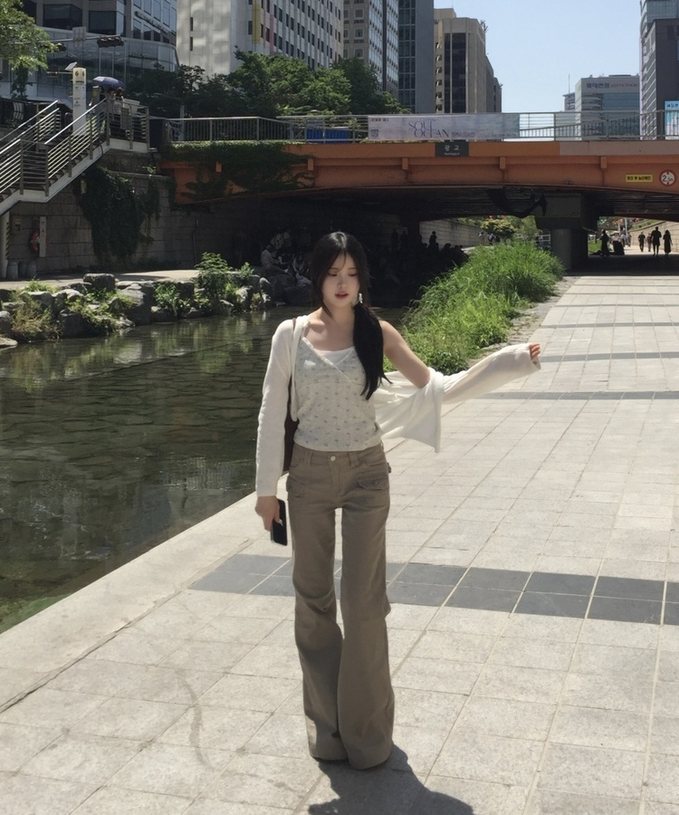 플라워 V넥 크롭 캐미솔 회색
