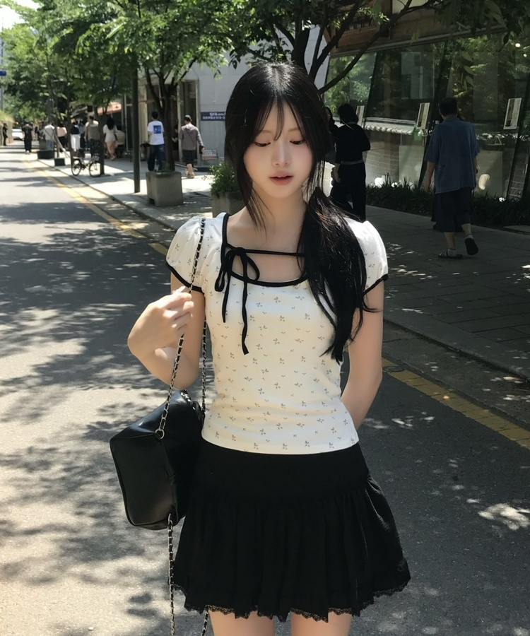 잔꽃 리본 배색 티셔츠 화이트