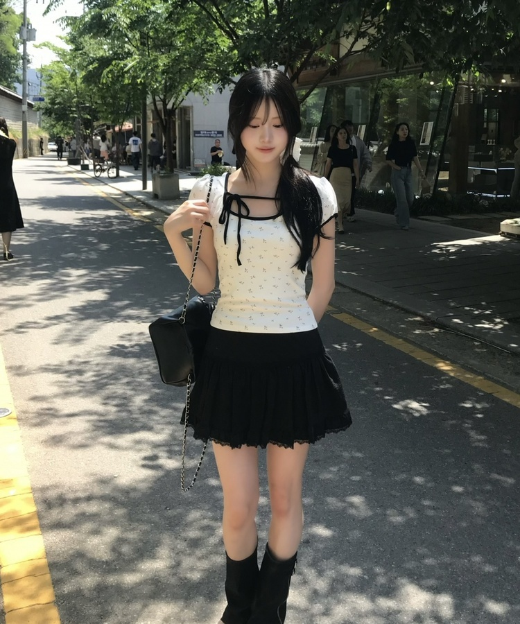 잔꽃 리본 배색 티셔츠 화이트