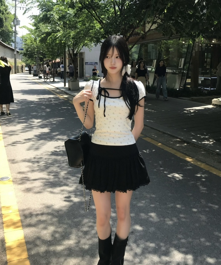 잔꽃 리본 배색 티셔츠 화이트
