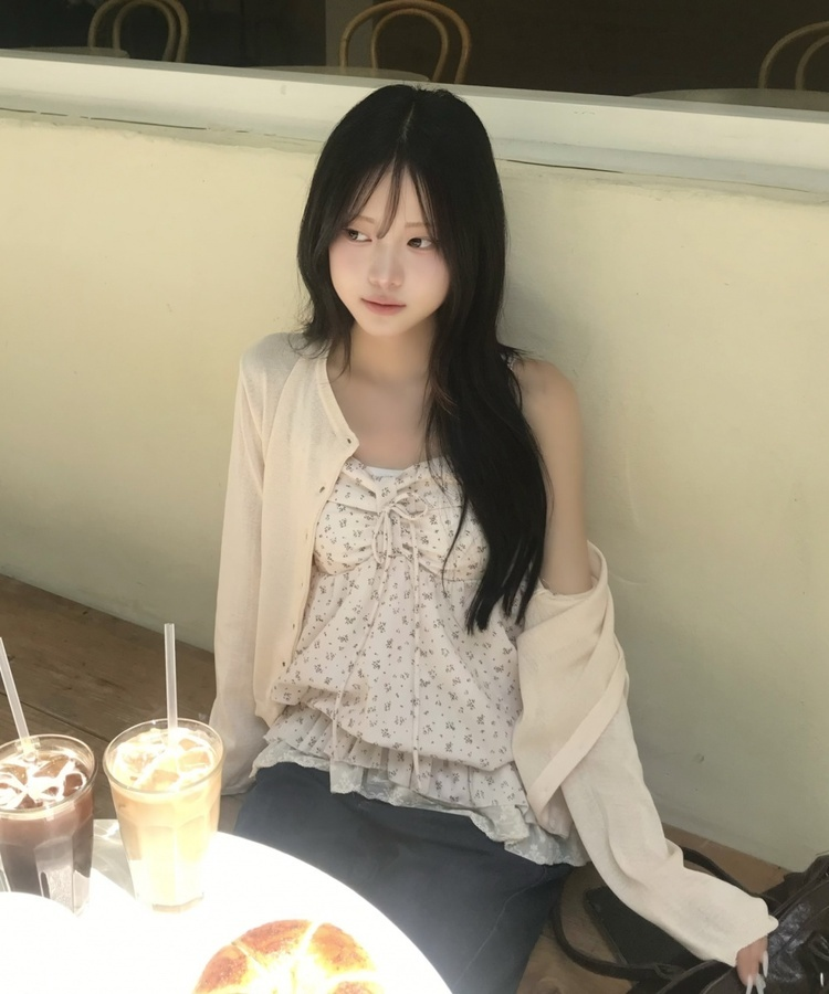 플라워 리본 프릴 캐미솔 베이지