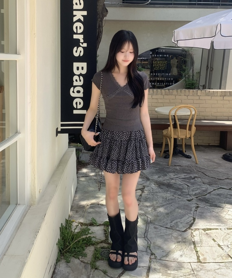 꽃무늬 플레어 미니스커트 블랙