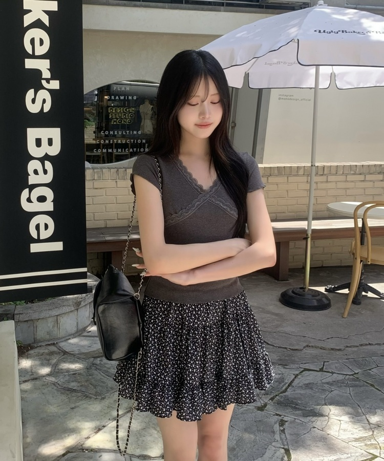 꽃무늬 플레어 미니스커트 블랙