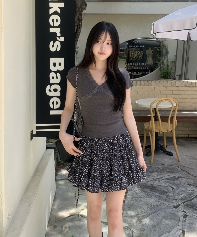 꽃무늬 플레어 미니스커트 블랙