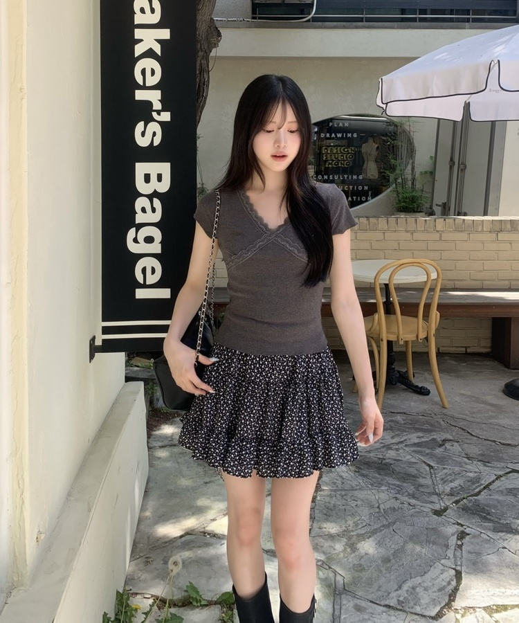 꽃무늬 플레어 미니스커트 블랙