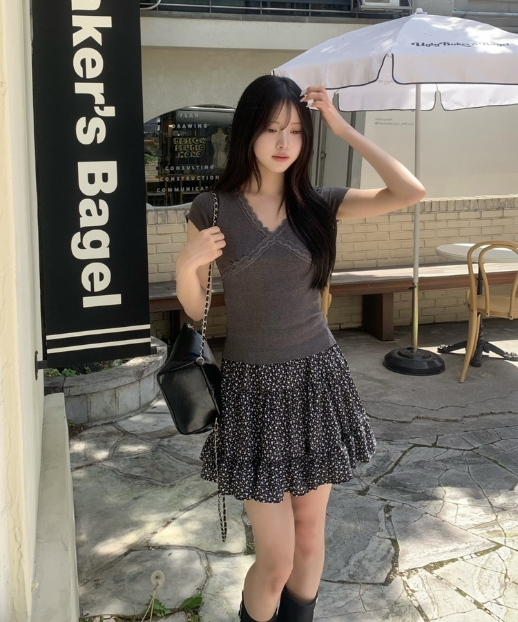 꽃무늬 플레어 미니스커트 블랙