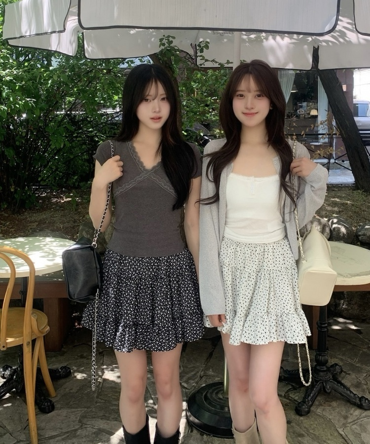 꽃무늬 플레어 미니스커트 아이보리