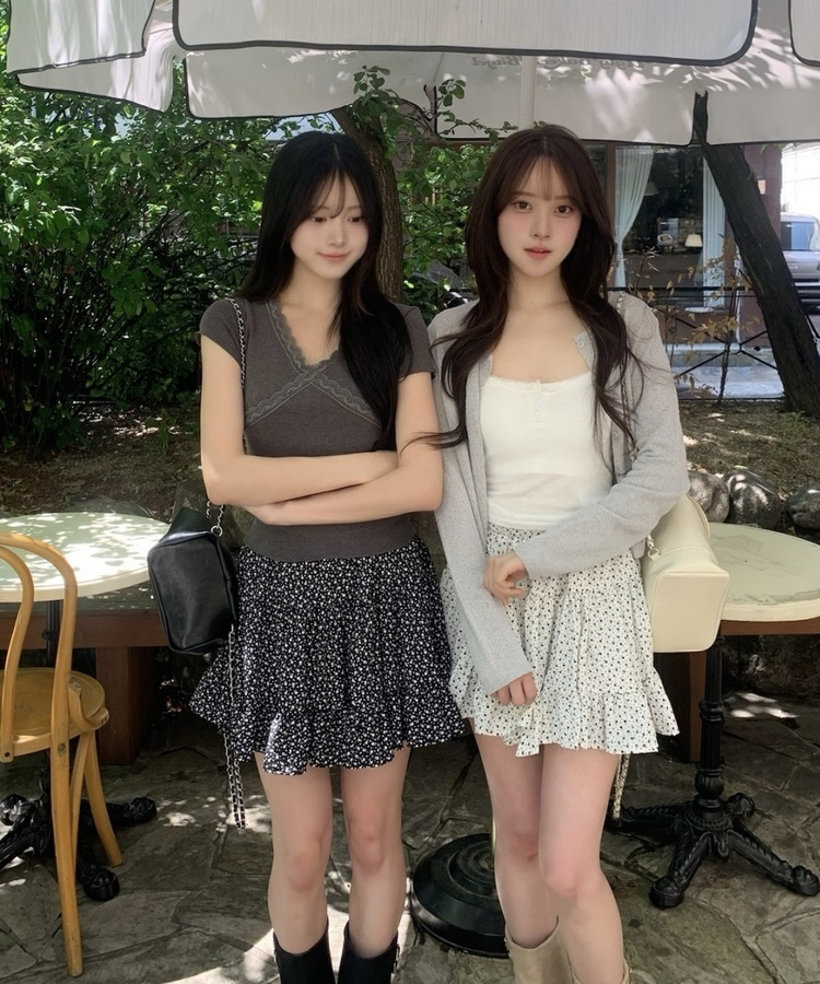 꽃무늬 플레어 미니스커트 아이보리