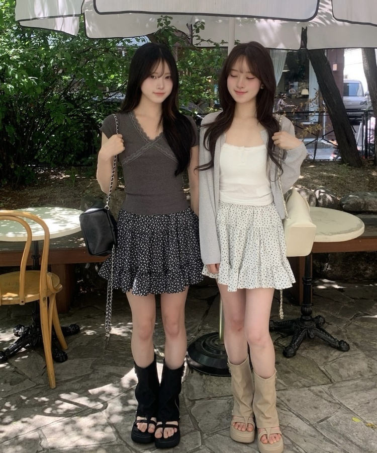 꽃무늬 플레어 미니스커트 아이보리