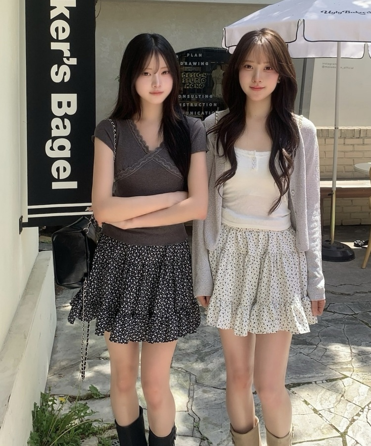 꽃무늬 플레어 미니스커트 블랙