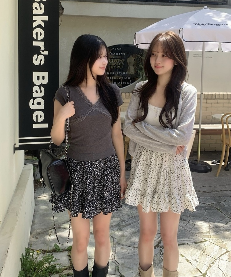 꽃무늬 플레어 미니스커트 블랙