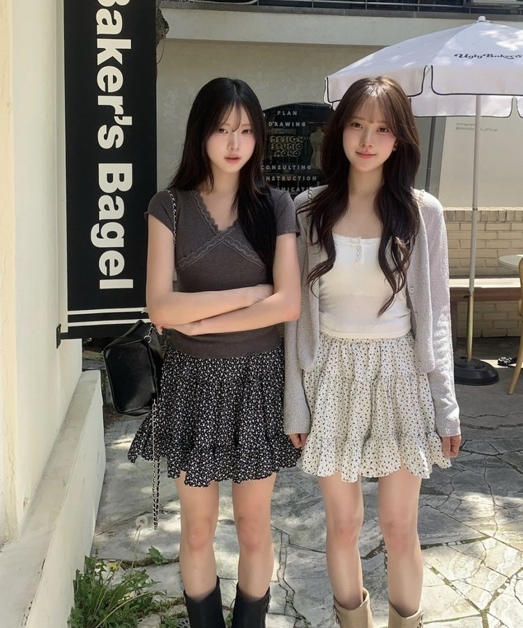 꽃무늬 플레어 미니스커트 블랙