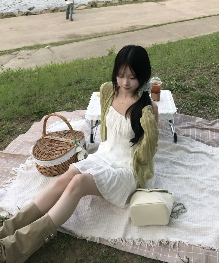 체인 스트랩 미니 백팩 화이트