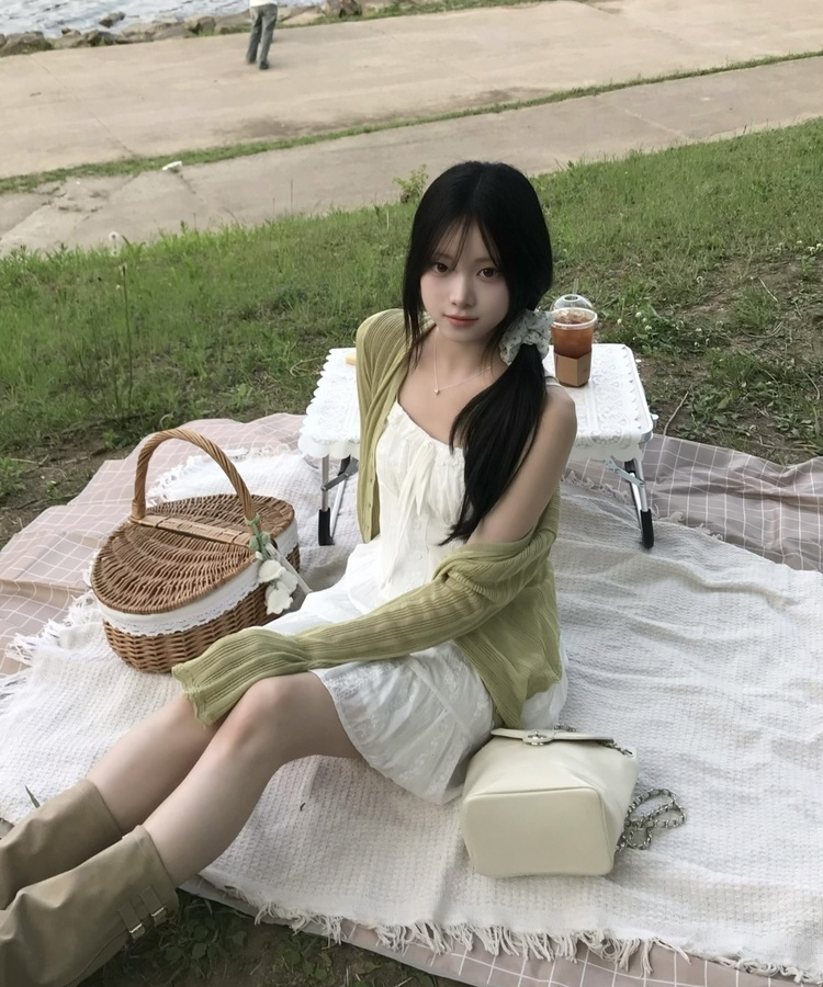 체인 스트랩 미니 백팩 화이트