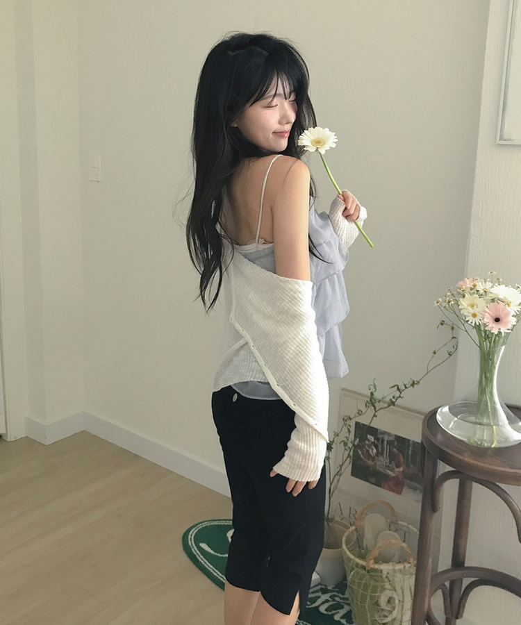 레빅 밑단트임 뒷포켓 6부 스판 코튼 카프리 팬츠 블랙