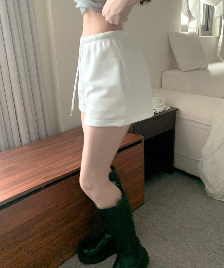 고급쭈리 턴업 골반 볼륨 쭈리 반바지 밴딩 숏팬츠 3colors 화이트