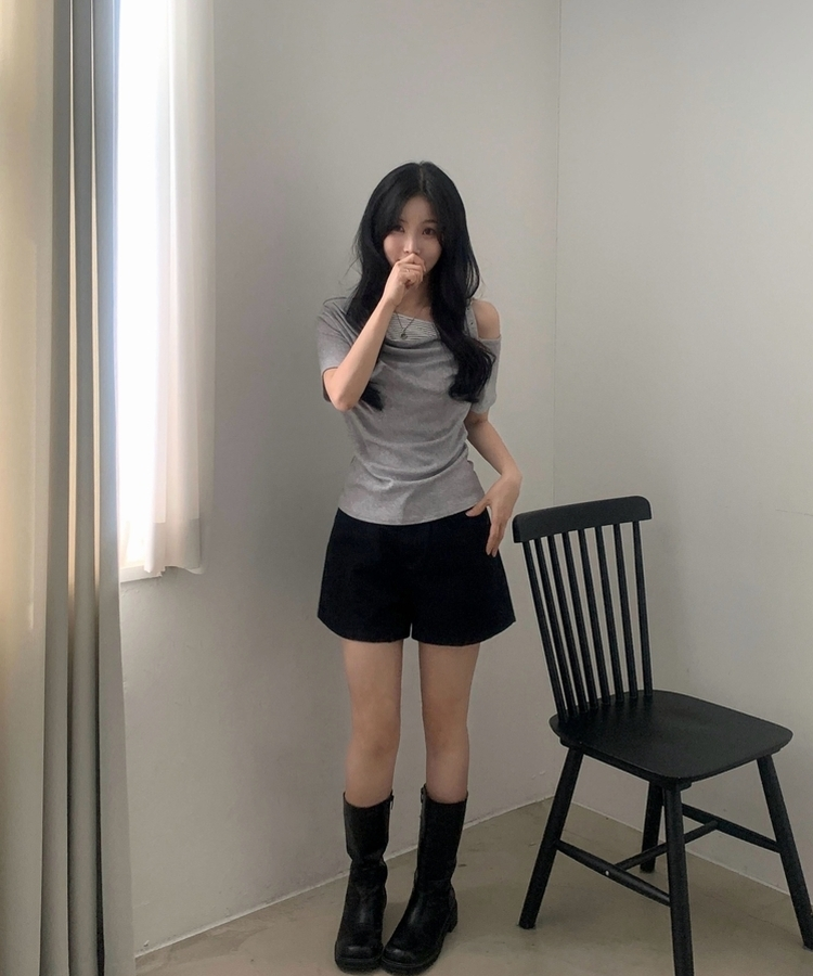 모리 언발 오프숄더 드레이프 스트라이프 옆셔링 반팔티셔츠 4color 그레이