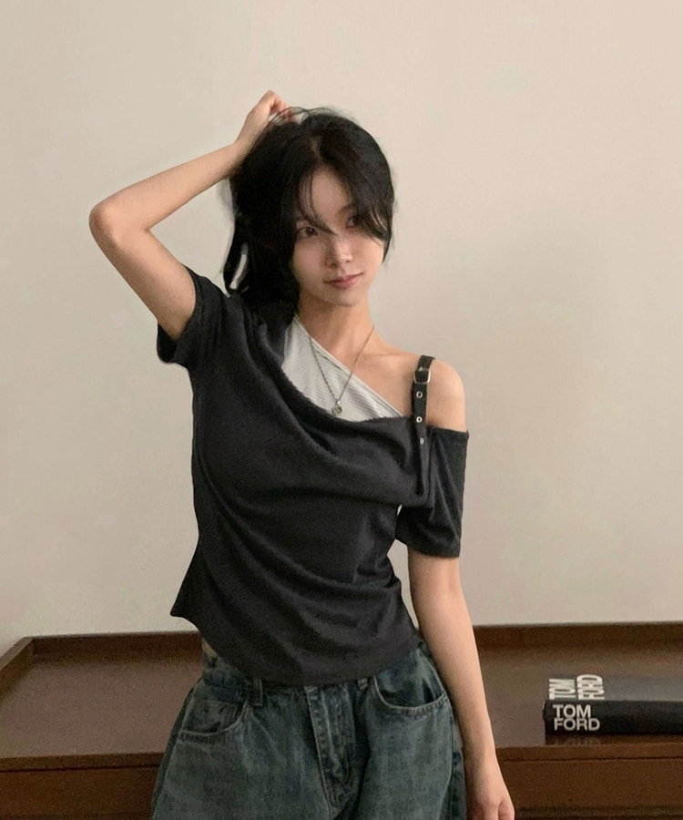 모리 언발 오프숄더 드레이프 스트라이프 옆셔링 반팔티셔츠 4color 차콜