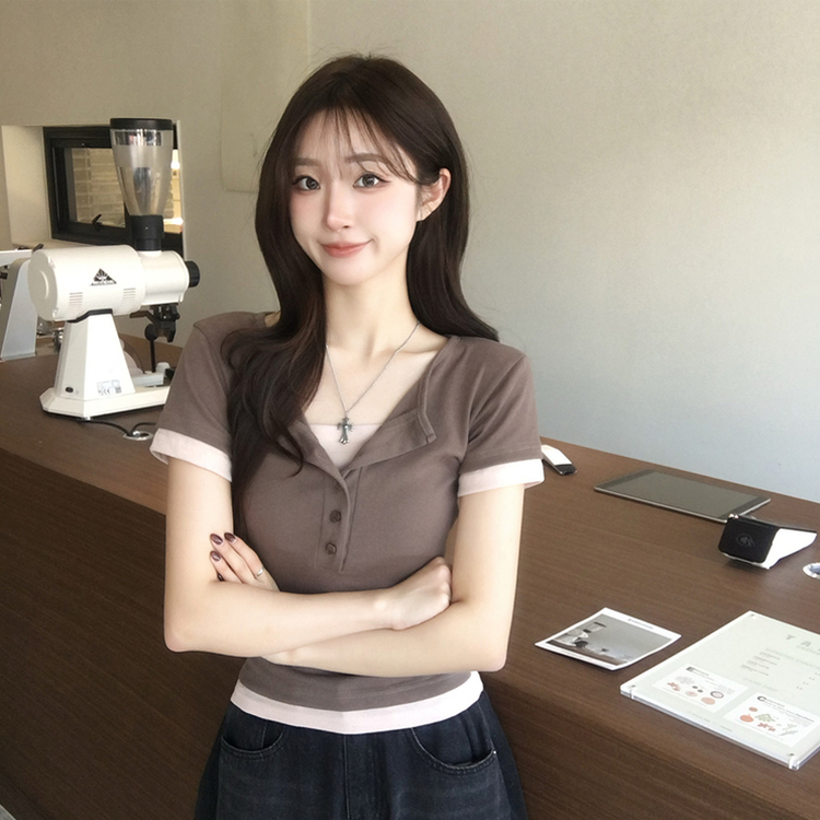 크림치즈 라운드 버튼 여름 배색 레이어드 반팔 티셔츠 버튼 일체형 슬림핏 반팔티 단추 데일리 세미 크롭 상의 4color 브라운