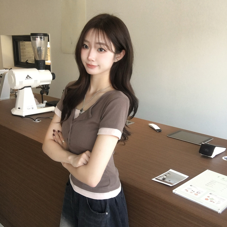크림치즈 라운드 버튼 여름 배색 레이어드 반팔 티셔츠 버튼 일체형 슬림핏 반팔티 단추 데일리 세미 크롭 상의 4color 브라운