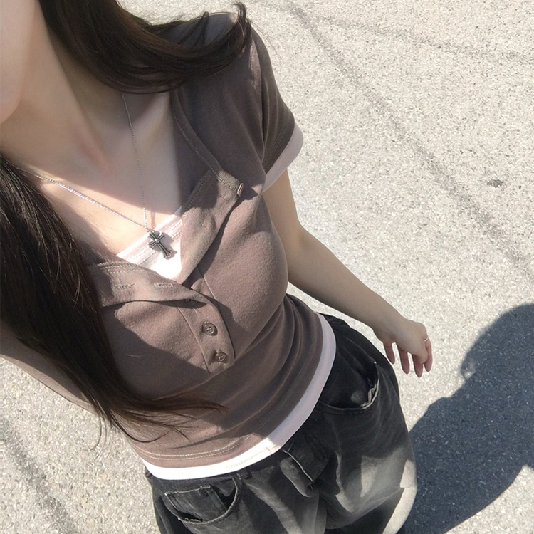 크림치즈 라운드 버튼 여름 배색 레이어드 반팔 티셔츠 버튼 일체형 슬림핏 반팔티 단추 데일리 세미 크롭 상의 4color 브라운