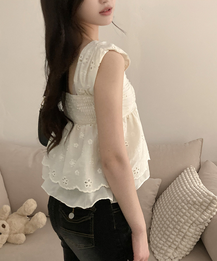 피카 펀칭 리본 이중 레이어드 스모크 나시 블라우스 베이지