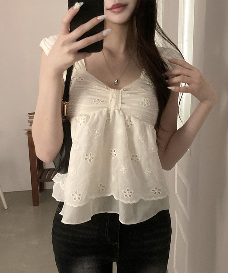 피카 펀칭 리본 이중 레이어드 스모크 나시 블라우스 베이지